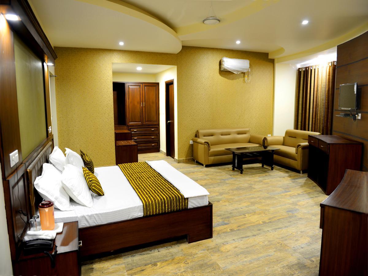 Anurag Hotel Katra  Ngoại thất bức ảnh